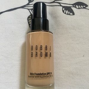 Bobbi Brown Skin Foundation SPF 15. WARM BEIGE.